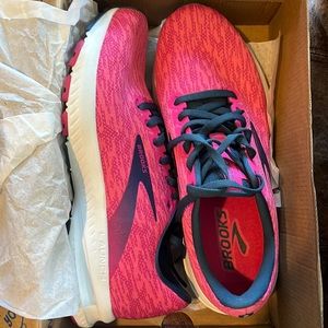 Brooks New Launch 7 sneakers